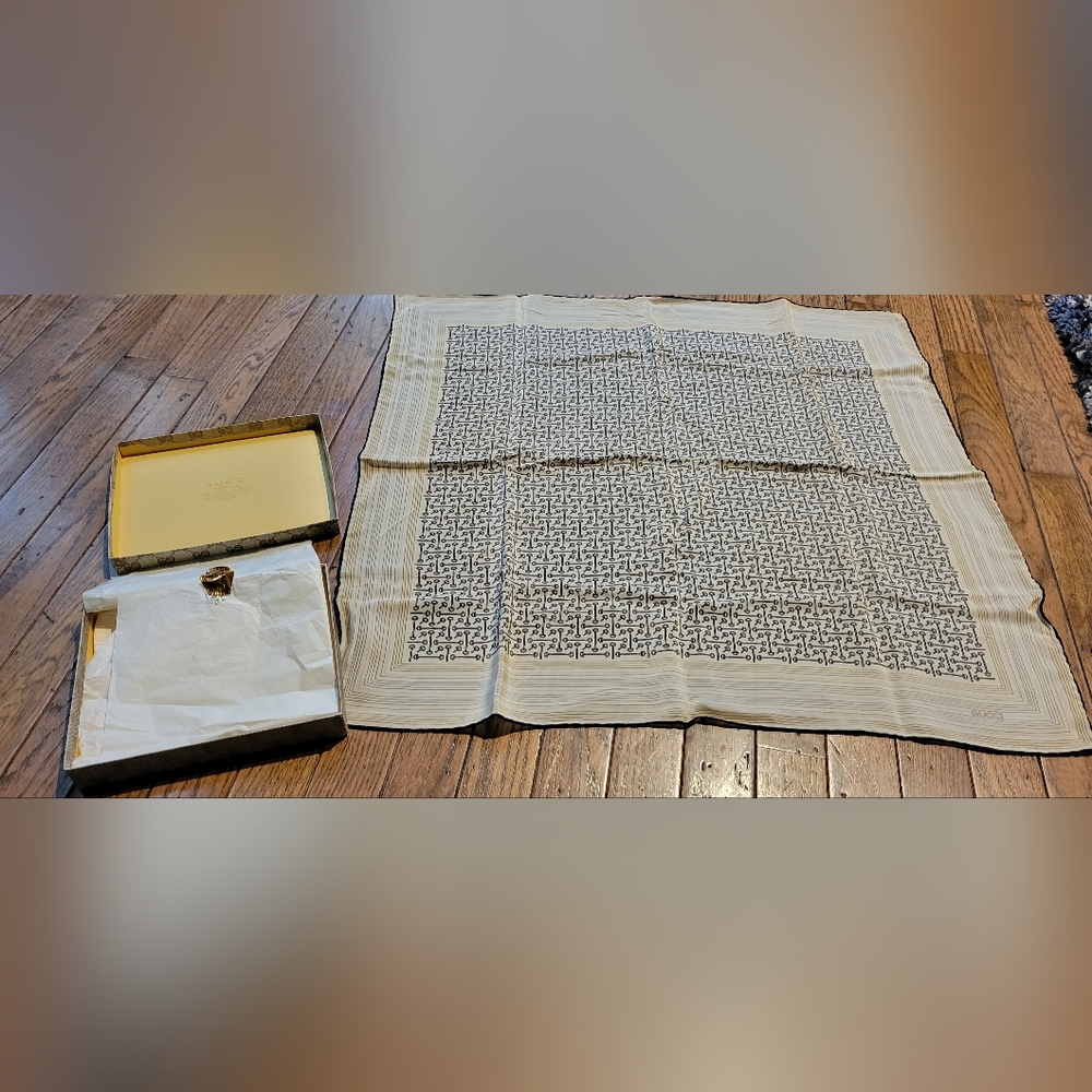 Gucci Vintage Beige Silk Horse Bit Print Scarf